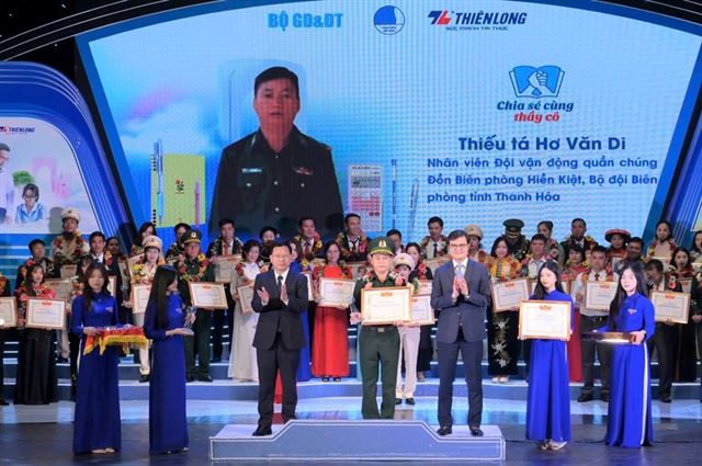 “Chia sẻ cùng thầy cô” năm 2024: Vinh danh 60 thầy cô giáo tiêu biểu 