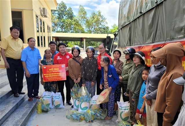 Quảng Ninh: 16 tấn nhu yếu phẩm hỗ trợ đồng bào vùng lũ miền Trung