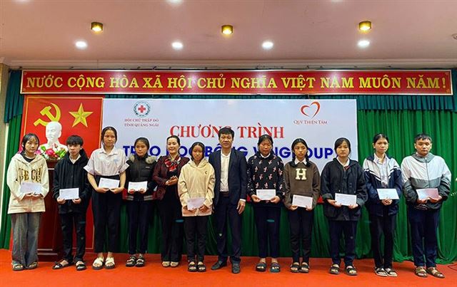 Quảng Ngãi: Trao 137 suất Học bổng Vingroup cho học sinh vượt khó