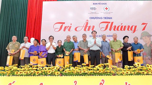 Chương trình “Tri ân tháng 7”: Khám bệnh, trao hơn 400 suất quà tại xã biên giới Hoàng Văn Thụ, tỉnh Lạng Sơn