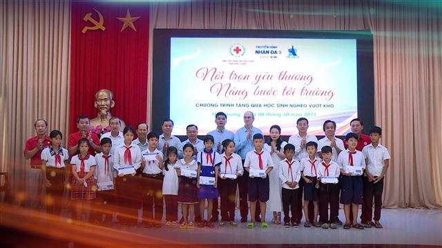 Nối trọn yêu thương bắt đầu chuỗi hoạt động trao học bổng cho học sinh vượt khó VTV1 Ngày 23.10.2023