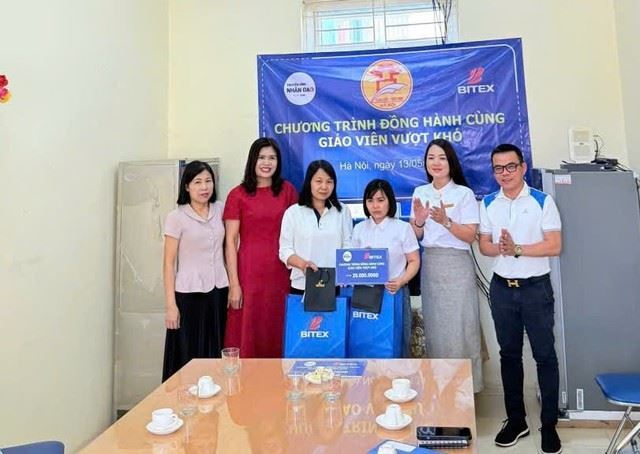 Chương trình Đồng hành cùng Giáo viên vượt khó thăm và động viên cô giáo mầm non Phùng Thị Huề