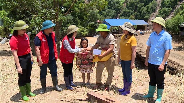 Hỗ trợ người dân phục hồi, tái thiết sau mưa bão VTV1 Ngày 21.8.2023