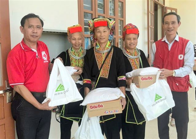 Quảng Nam: Tặng 600 suất quà người dân Bắc Giang, Lạng Sơn bị ảnh hưởng bởi bão số 3