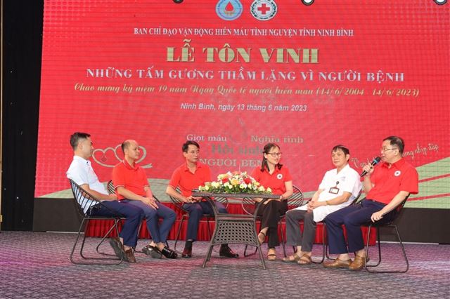 Ninh Bình: Tôn vinh những tấm gương thầm lặng vì người bệnh