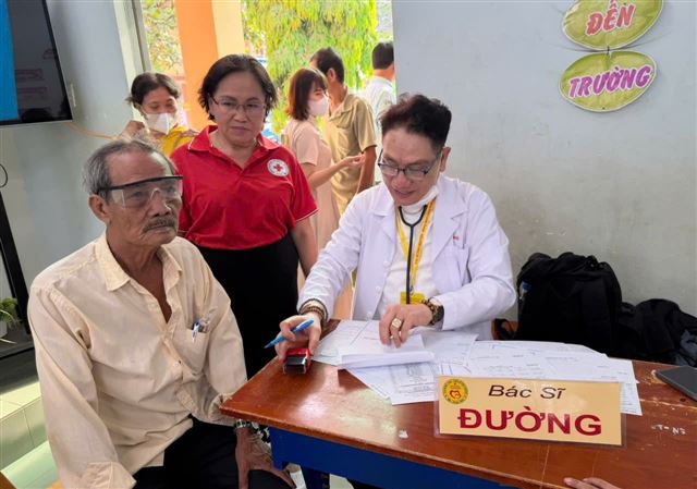 Tây Ninh: Hơn 600 lượt người dân Trà Vong được khám, cấp thuốc miễn phí