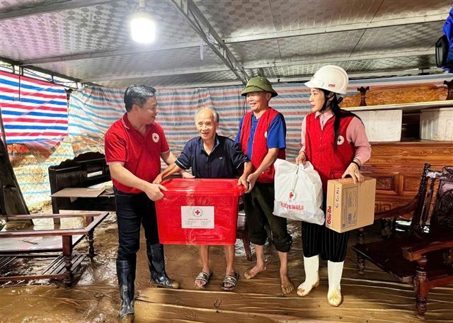 Hội CTĐ VN cứu trợ người dân chịu ảnh hưởng bởi bão Wipha VTV1 Ngày 28.7.2025