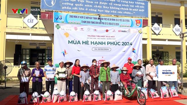 Khám bệnh, tư vấn sức khoẻ miễn phí cho NCT và HSSV có hoàn cảnh khó khăn VTV1 Ngày 10.6.2024