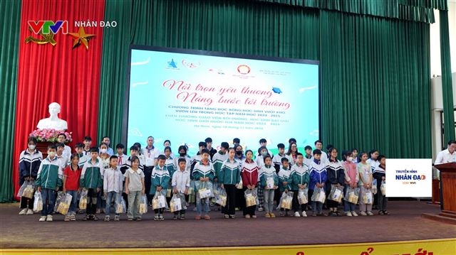 Nối trọn yêu thương – Nâng bước tới trường trao học bổng cho hs vượt khó VTV1 Ngày 18.11.2024