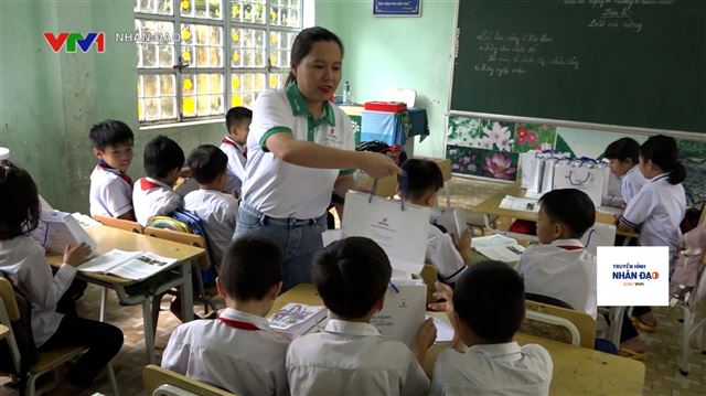 Đồng hành cùng giáo viên vượt khó, hành trình 5 năm chia sẻ với giáo viên tiêu biểu trên cả nước VTV1 Ngày 23.12.2024 