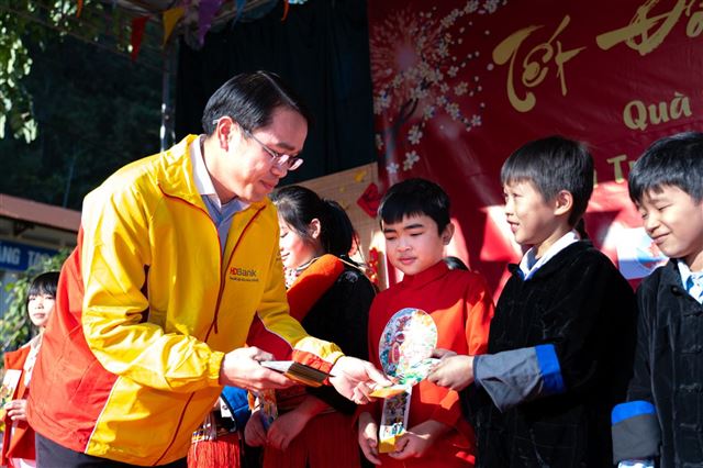 Ấm áp Xuân vùng cao: HDBank mang tết yêu thương đến đồng bào Nguyên Bình - Cao Bằng