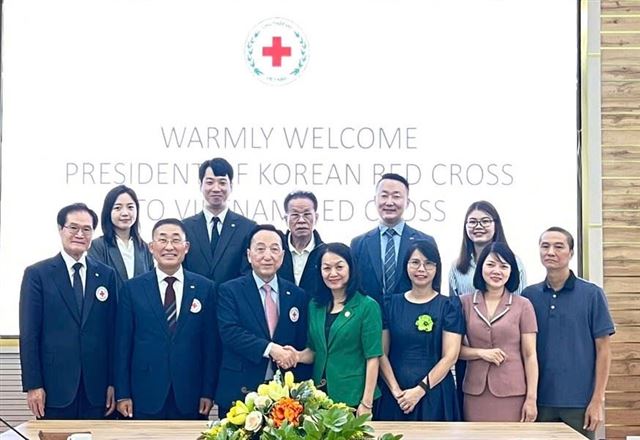 Hội Chữ thập đỏ Hàn Quốc thăm và làm việc với Hội Chữ thập đỏ Việt Nam