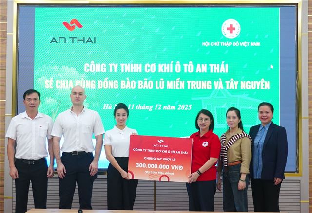 Tiếp nhận 300 triệu đồng từ Công ty An Thái hỗ trợ đồng bào vùng lũ