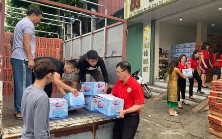 Những chuyến xe nghĩa tình hướng về miền Trung