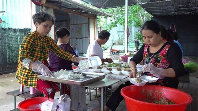 Quán cơm chay 2.000 đồng cung cấp hàng trăm suất cơm mỗi ngày