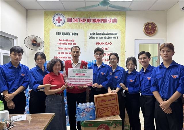 Hà Nội: Sẻ chia khó khăn với người dân vùng mưa lũ