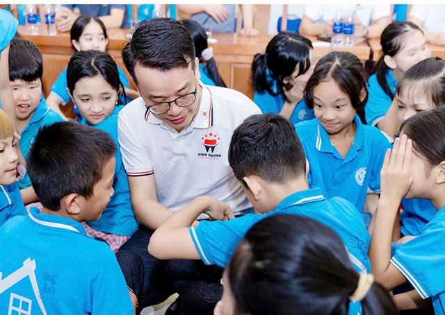 Cộng đồng Nha khoa Việt: Tặng quà cho Trung tâm Hỗ trợ phát triển GDHN trẻ khuyết tật tỉnh Thái Nguyên