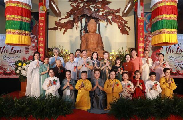 Gặp lại thanh xuân của Mẹ giữa không gian cổ tự Thiên Niên