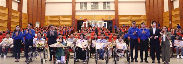 Tôn vinh 38 gương thanh niên khuyết tật tiêu biểu Tỏa sáng Nghị lực Việt 2024