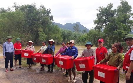 Hội Chữ thập đỏ Việt Nam: Hỗ trợ người dân các tỉnh miền Trung khắc phục hậu quả bão lũ hơn 1 tỷ đồng