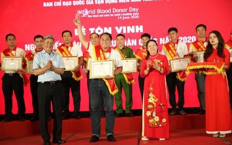 Tôn vinh 100 người hiến máu tiêu biểu toàn quốc năm 2020
