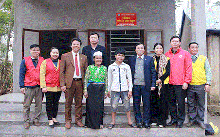 Hòa Bình: Trên 2,6 tỷ tiền quà Tết đến với người nghèo