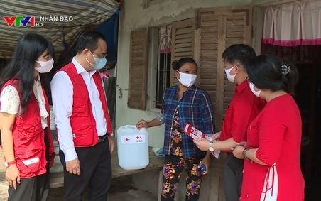 Cứu trợ khẩn cấp hạn hán và xâm nhập mặn tại Đồng bằng sông Cửu Long VTV1 Ngày 20 04 2020