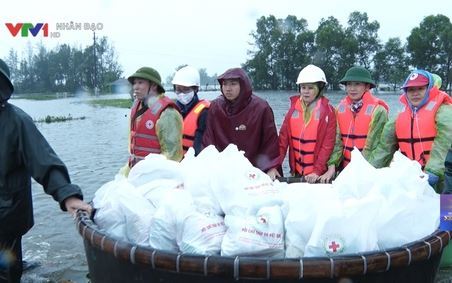 Hội CTĐ VN cứu trợ khẩn cấp các tỉnh miền Trung VTV1 Ngày 26 10 2020