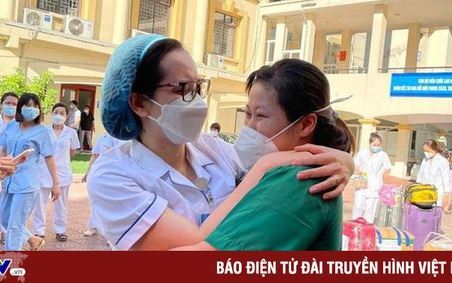 Hơn 100 nhân viên y tế Bệnh viện Phụ sản Trung ương vào Nam chung tay chống dịch COVID-19