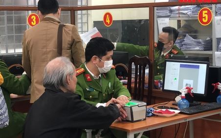 Tiến tới dùng căn cước công dân gắn chip thay cho thẻ BHYT