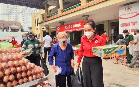 Nữ Chủ tịch Hội Chữ thập đỏ: Sáng tạo trong hoạt động, hết lòng vì người dân khó khăn
