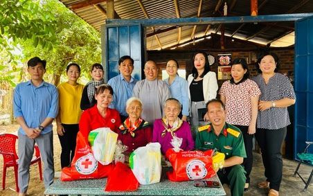 Huyện Dầu Tiếng (Bình Dương): Thăm và tặng quà Mẹ Việt Nam anh hùng