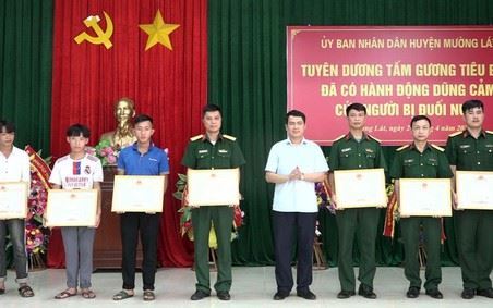 Thanh Hóa: Khen thưởng các cá nhân dũng cảm cứu nữ sinh đuối nước