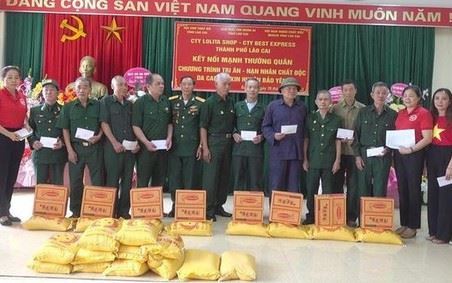 Trao 40 suất quà cho nạn nhân chất độc da cam/dioxin tại huyện Bảo Yên