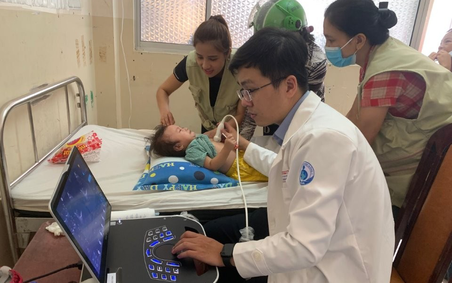 Bạc Liêu: Khám tầm soát bệnh tim bẩm sinh và tặng quà cho hơn 800 trẻ em có hoàn cảnh khó khăn