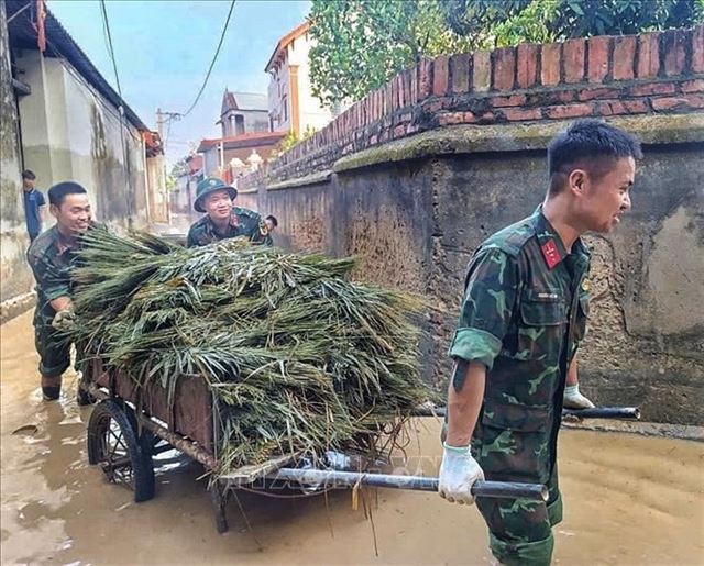 Chung tay hỗ trợ để bình yên sớm trở lại với từng mái nhà vùng lũ 