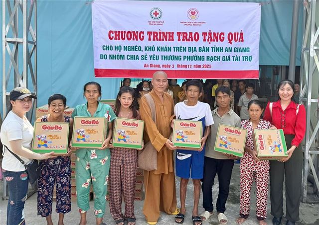 An Giang: Trao 170 suất quà hỗ trợ bà con khuyết tật và bệnh nhân nghèo