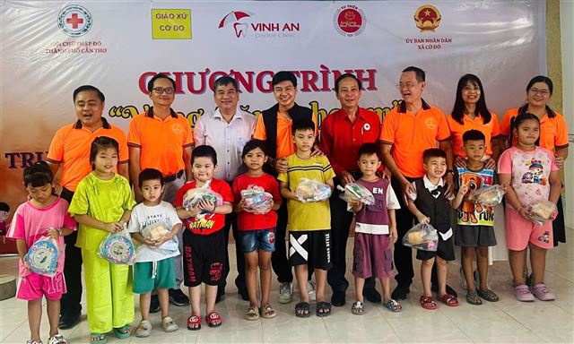 Cần Thơ: Vầng trăng cho em – Trung thu yêu thương