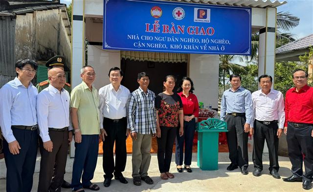 Bàn giao 100 ngôi nhà cho ngư dân nghèo, khó khăn tại Bạc Liêu