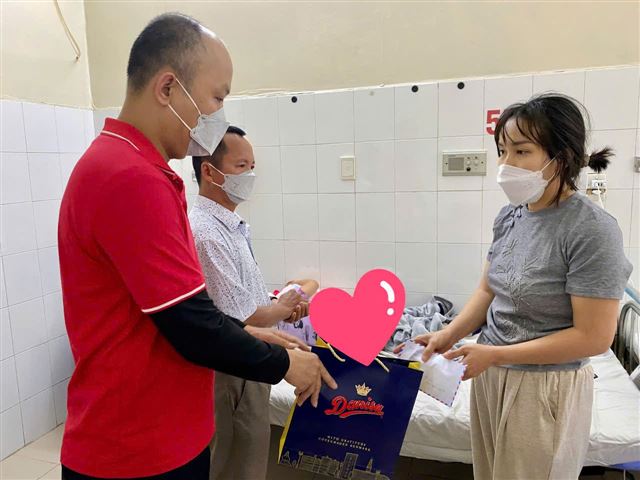 Đà Nẵng: Hỗ trợ cho học sinh nghèo và bệnh nhân nhi điều trị ung thư