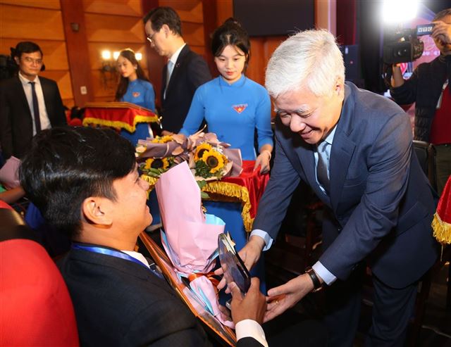 Vinh danh 35 tấm gương thanh niên khuyết tật tiêu biểu