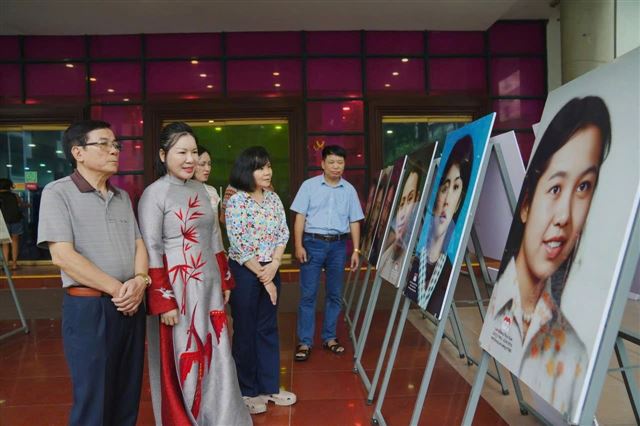 Giới thiệu và trưng bày bộ sưu tập chân dung Tự hào phụ nữ Việt Nam