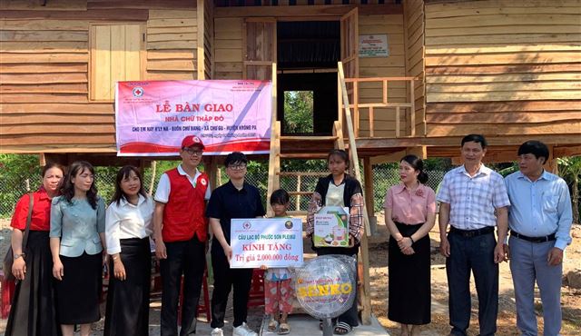 Gia Lai: Bàn giao nhà Chữ thập đỏ cho trẻ mồ côi tại huyện Krông Pa