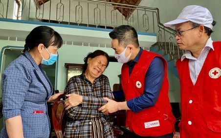 Tiếng khóc xé lòng nơi tâm bão