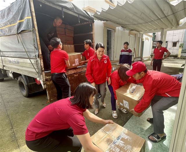 500 tấn hàng cứu trợ của Hội Chữ thập đỏ tỉnh Lâm Đồng đã đến với đồng bào miền Bắc