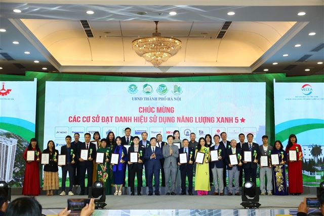 Hà Nội vinh danh 87 cơ sở, công trình sử dụng năng lượng xanh