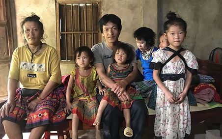 Gia đình người Mông cần sự giúp đỡ