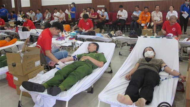 Trên 1.000 người tham gia Ngày hội hiến máu Giọt hồng sông Vàm năm 2024 