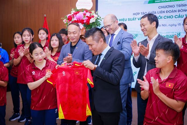 Herbalife đồng hành Liên đoàn Bóng đá Việt Nam nâng cao kiến thức dinh dưỡng cho bóng đá Việt Nam