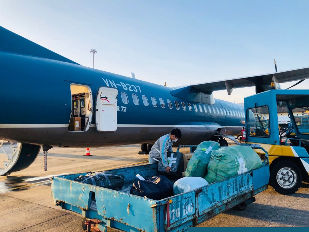 Vietnam Airlines Group tiếp sức giúp miền Trung vượt qua bão lũ